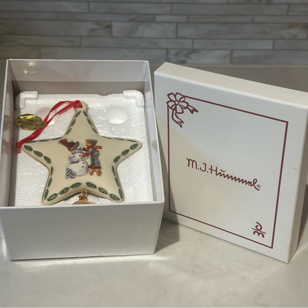 M.J. Hummel 2005 Christmas Star Ornament Snowman & Boy Danbury Mint